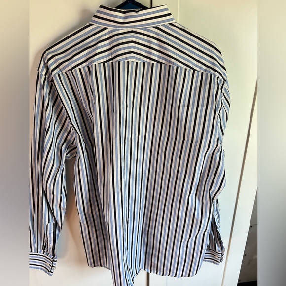 EXPRESS BLUE/WHITE BUTTON DOWN CLASSIC FIT DRESS SHIRT. SIZE XL. - Picture 2 of 3